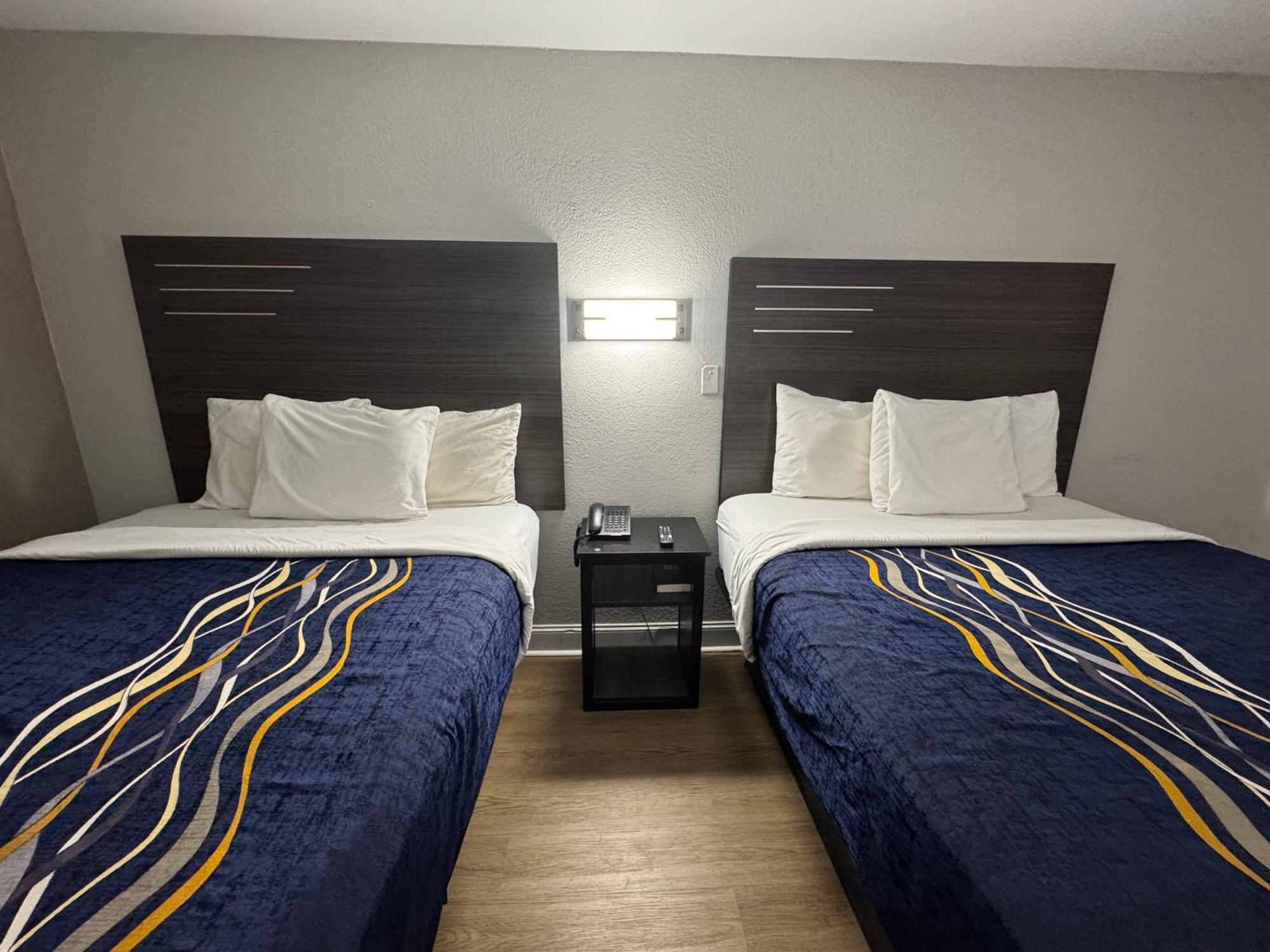 Lakeside Inn Гънтърсвил Екстериор снимка